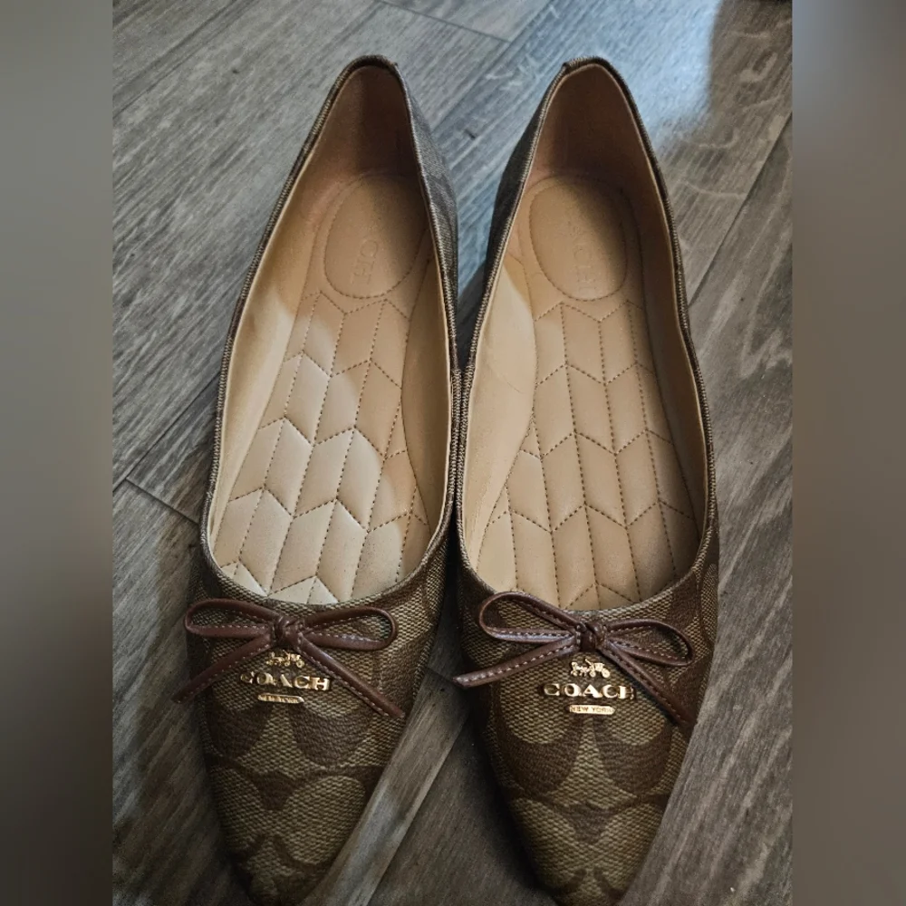 Coach Signature Brown Flats with Bow - Picture 1 of 5